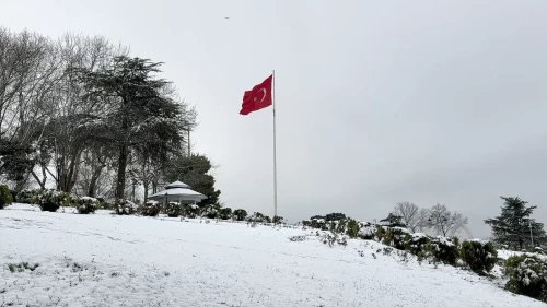 Gece başlayan kar yağışı İstanbul'un yüksek kesimlerinde etkili oldu