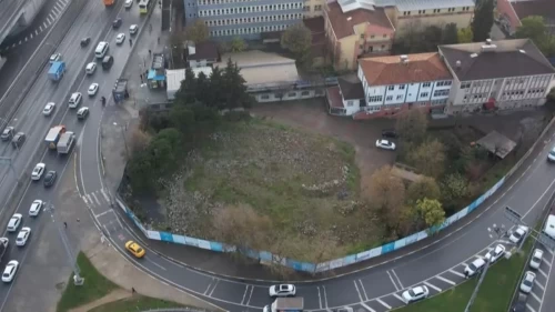 İBB’nin yıktığı cami kaderine terk edildi
