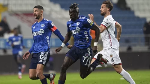 Kasımpaşa ilk yarıda evinde kayıp