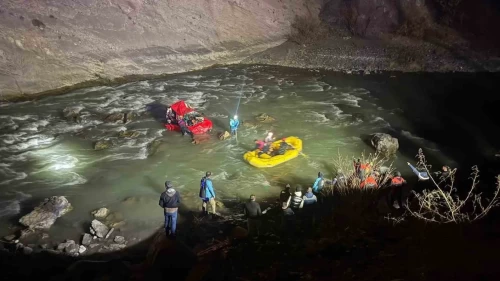 Hakkari’de korkunç kaza: Araç Zap Suyu’na uçtu