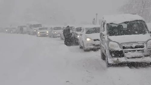 Kar ve tipi nedeniyle bazı yollar ulaşıma kapandı