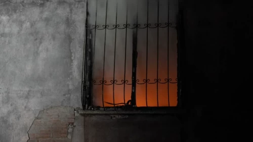 Ankara’da apartmanı alevler sardı! 8 kişi hastanelik oldu, mahalle sokağa döküldü