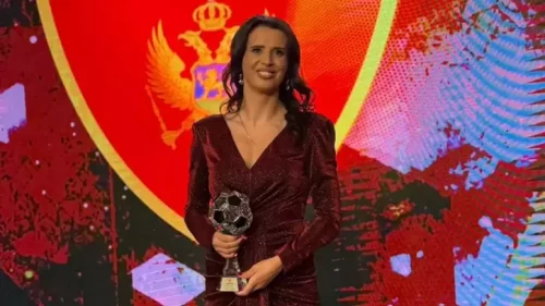 Armisa Kuc, Karadağ’da yılın futbolcusu seçildi