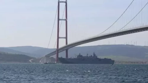 Çanakkale Boğazı’nda konteyner gemisi arızalandı