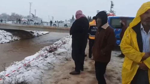 Otomobil sulama kanalına düştü: Baba ve 3 çocuğu kayıp