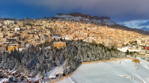 Mardin’de kar manzarası hayran bıraktı! Tarihi yapılar havadan görüntülendi