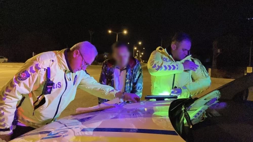 Alkollü sürücü dakikalarca dil döktü