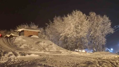 Rize’de beklenen kar yağışı etkili oldu, yaylalar beyaza büründü