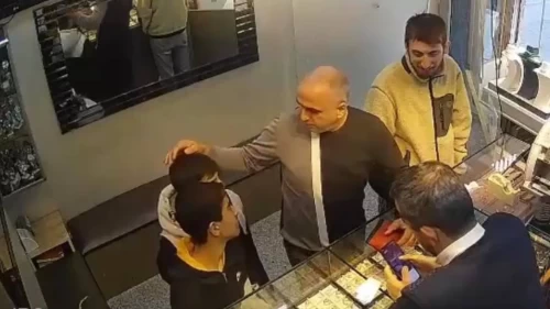 Bağcılar'da 1.3 milyon liralık altın kese bulan çocuklar, ödül kazandı!