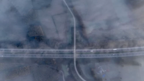 Yoğun sis Düzce’yi sardı: Anadolu Otoyolu’nda görüş mesafesi kritik seviyede!