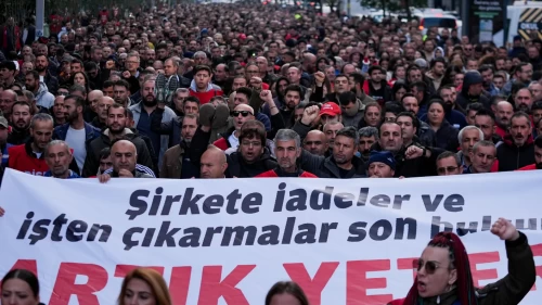 Özgür Özel iktidar hayali kursun, daha CHP'li belediyeler işçilerin maaşını ödeyemiyor: İzmir'de bir garip eylem!