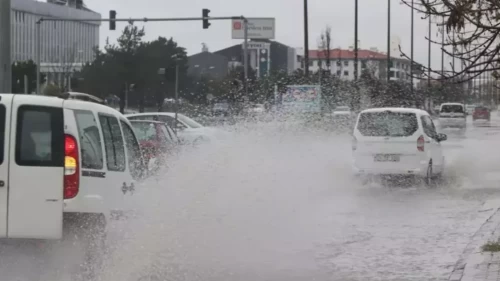 Ege ve Akdeniz'de şiddetli sağanak, Doğu’da kar beklentisi