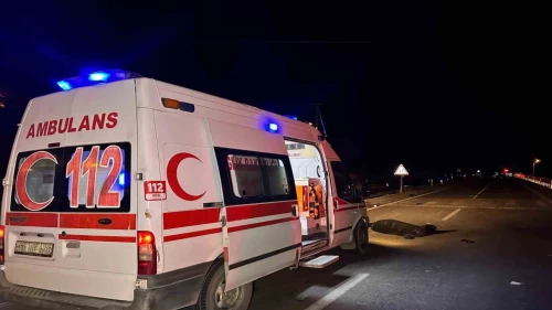 Uşak’ta feci kaza! Otomobil yayalara çarptı