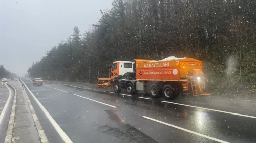 D-100 Bolu Dağı’nda kar etkisini gösterdi! Sürücülere dikkat çağrısı