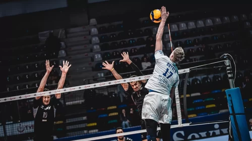 Halkbank, Efeler Ligi'nde Spor Toto’yu set vermeden geçti