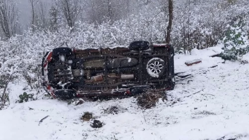 Ordu’da kar kazası: Kamyonet şarampole yuvarlandı, 6 kişi yaralandı