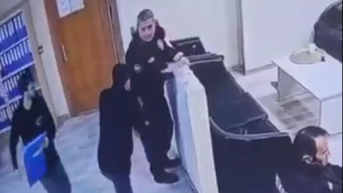 Kendisine yardım eden bekçinin silahını almaya kalkan kişi etkisiz hale getirildi