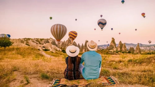 Balonlar havalanamıyor: Olumsuz hava koşulları turizmi vurdu