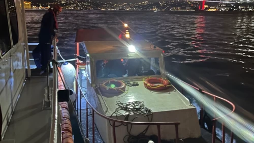 İstanbul Boğazı'nda arızalanan tekne kurtarıldı