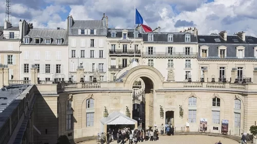 Paris’te Elysee Sarayı’nda hırsızlık skandalı