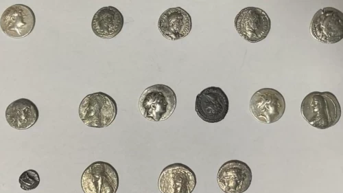 Kargoda Helenistik döneme ait 26 sikke ele geçirildi!