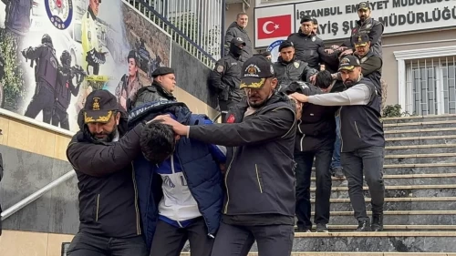 Bakırköy’de korkunç saldırı: Motosikletli kişiler kuyumcuya ateş açtı!