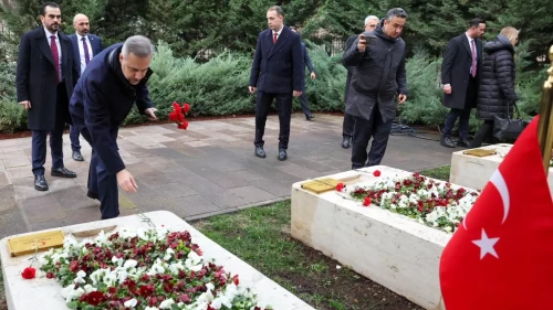 Bakan Fidan, Dışişleri Şehitliği'ni ziyaret etti