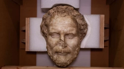 Boubon kökenli anıtsal bronz imparator heykeli Türkiye'ye getirildi