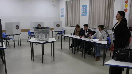 Kosova'da erken genel seçimde oy kullanma süreci sona erdi