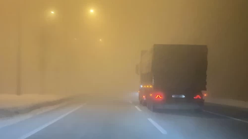 Erzurum’da göz gözü görmüyor! Görüş mesafesi 25 metreye kadar düştü