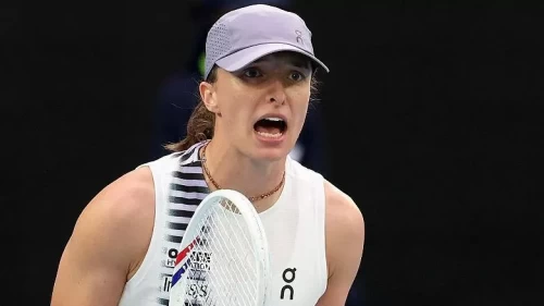 Iga Swiatek zorlansa da ikinci tura yükseldi