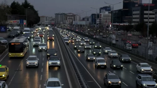 İstanbul'da trafik yoğunluğu yüzde 83 olarak ölçüldü