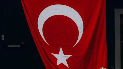 Nusaybin sınırında alçak provokasyon! Türk Bayrağını İndiren teröristlere sert tepki: Şanlı bayrağımıza uzanan el kırılacak