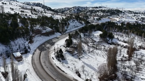 Karaman’da köyler beyaza büründü, kartpostallık görüntüler oluştu