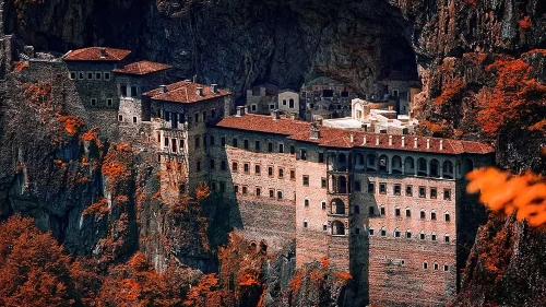Sümela Manastırı 2025’te yarım milyondan fazla ziyaretçi ağırladı