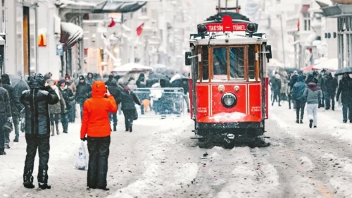 İstanbul'u kar etkisi altına aldı!