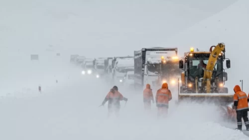 Yüksekova-Şemdinli yolu kara teslim!