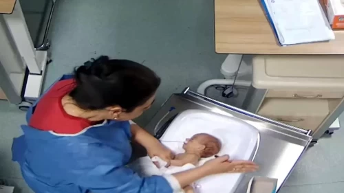 5 günlük bebeğe şiddet uygulamıştı! Cani hemşire teslim oldu