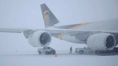 ABD’de kar esareti: Binlerce uçuş iptal, havalimanları kilitlendi!