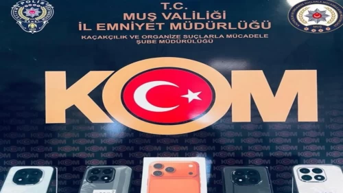 Muş’ta kargo paketinden kaçak telefonlar çıktı!