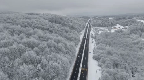 Bolu Dağı’nda kar etkisi: Ormanlar ve yollar aynı karede