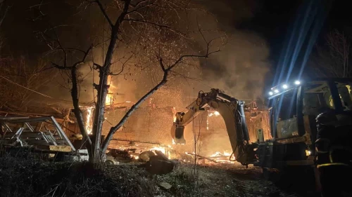 Laçin’de korkutan yangın! Ev ve depo küle döndü