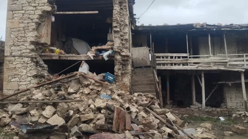 Komşusunun vefatını anlatırken ev canlı yayında çöktü