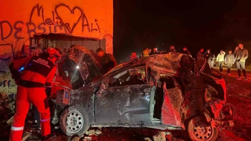 Marmaris’te korkutan kaza! Otomobil takla atıp elektrik trafosuna çarptı