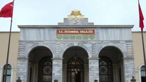 İstanbul Valiliği: KMO Kınalı gişeleri Ankara istikametinde meydana gelen trafik kazasında 3 yolcudan 2’si olay yerinde hayatını kaybetti