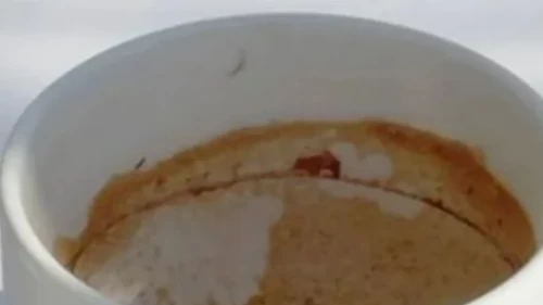 Fincanlardaki kahve lekesine son! Çamaşır suyu değil, bu karışım ışıl ışıl yapıyor