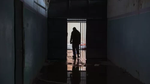 YPG Rakka’da çocuklara işkence etti: Zincire asılma ve hücre dehşeti