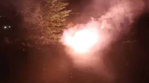 Arnavutköy'de elektrik kabloları patlayarak yandı