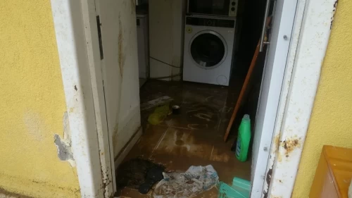 Konyaaltı’nda dereler taştı, araçlar sulara gömüldü