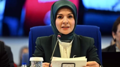 Bakan Göktaş, yeni yılın ilk bebeklerini ziyaret etti